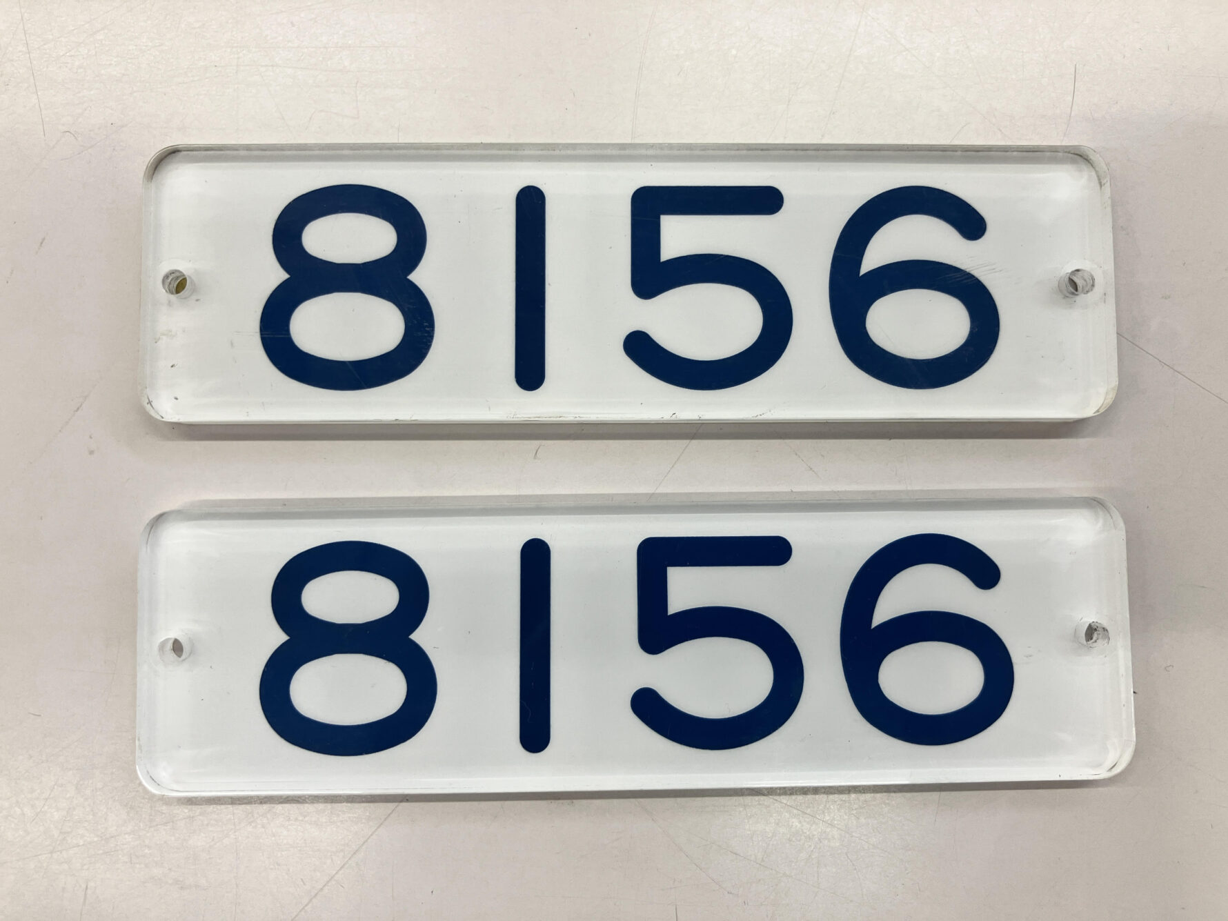 車号プレート「8156」（8056編成）　各16,500円