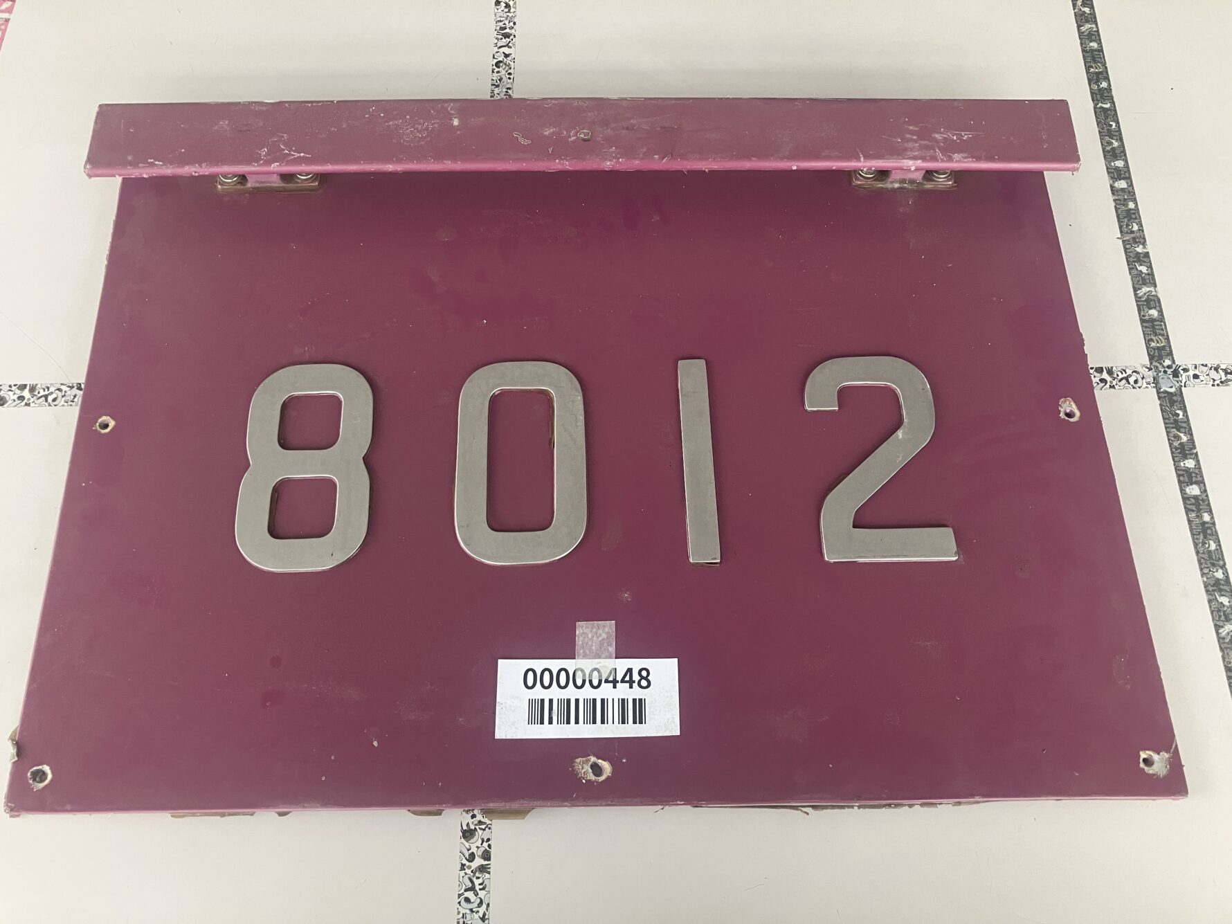 編成車号板「8012」