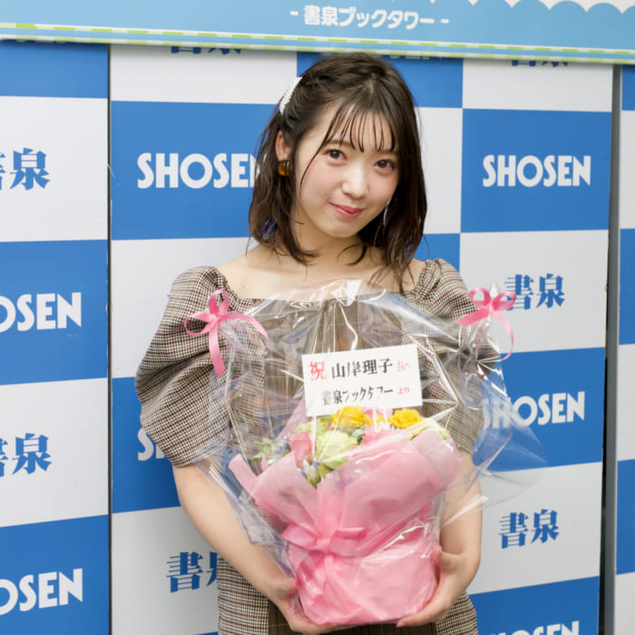 つばきファクトリー 山岸理子 全身タペストリー 等身大1/1スケール